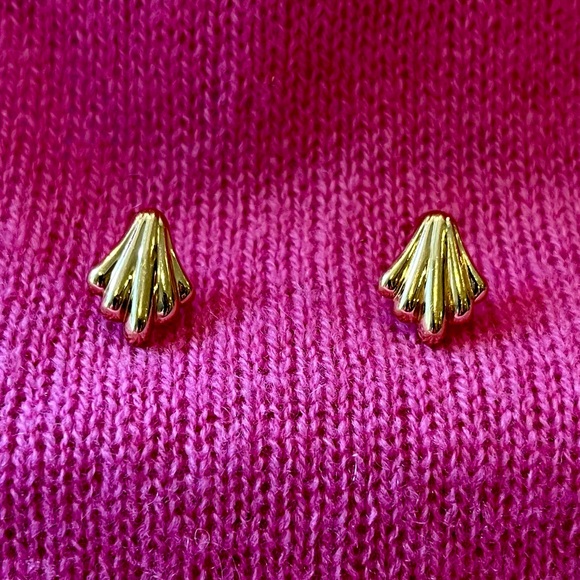 14k Gold Scallop Seashell Earrings - Picture 16 of 16